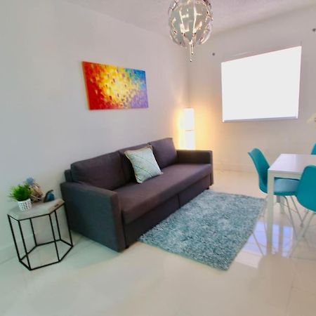 Апартаменты Modern 1/1, Half A Block From The Ocean Майами-Бич Экстерьер фото