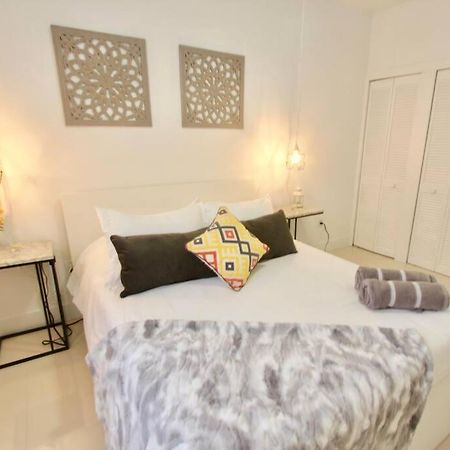 Апартаменты Modern 1/1, Half A Block From The Ocean Майами-Бич Экстерьер фото