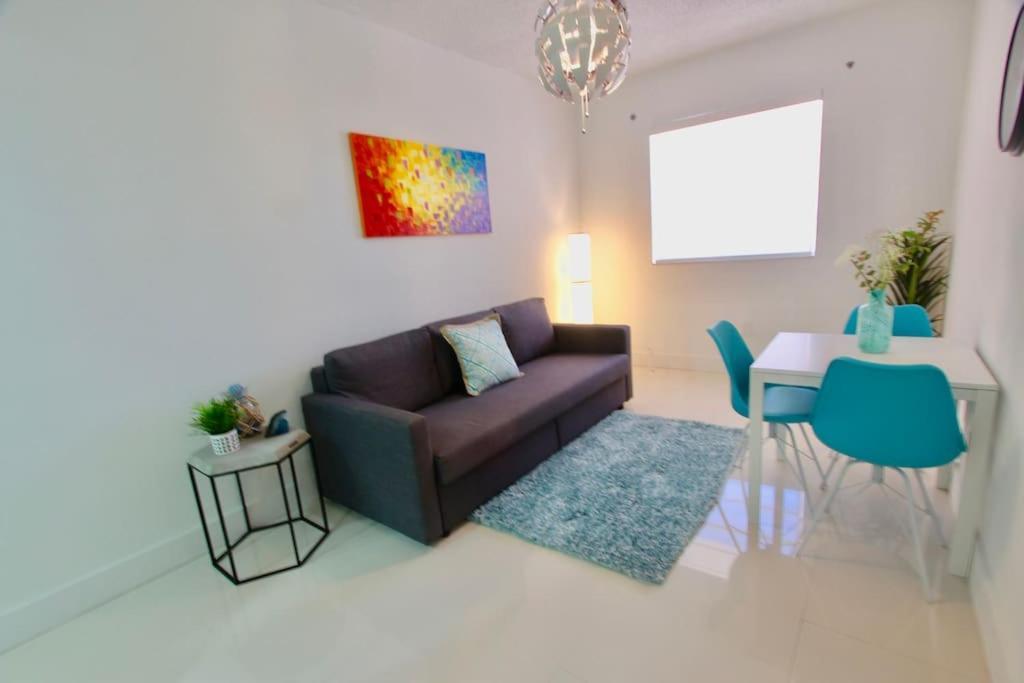 Апартаменты Modern 1/1, Half A Block From The Ocean Майами-Бич Экстерьер фото